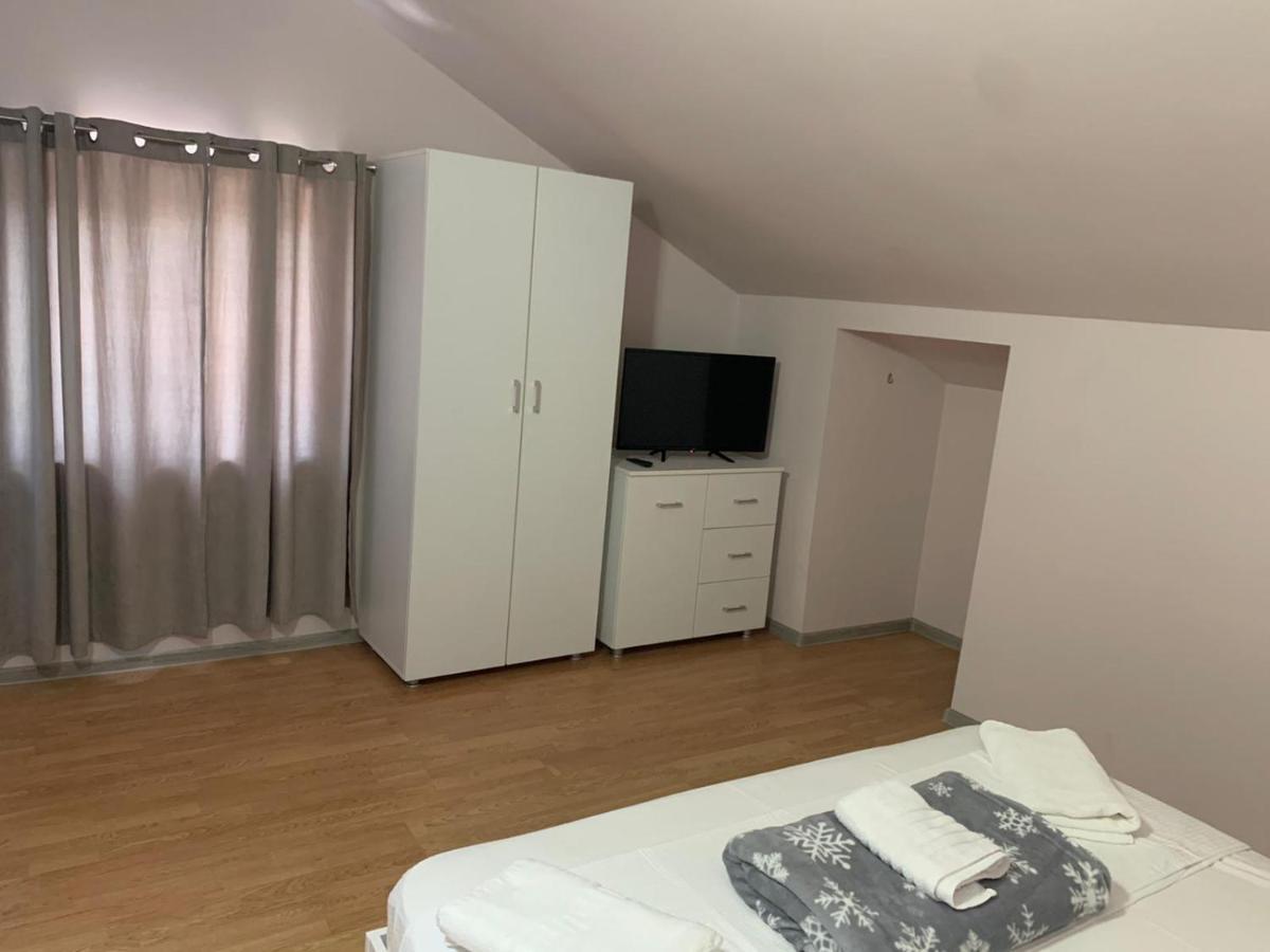 Casariana 2 Apartment เอโฟรีเอซูด ภายนอก รูปภาพ
